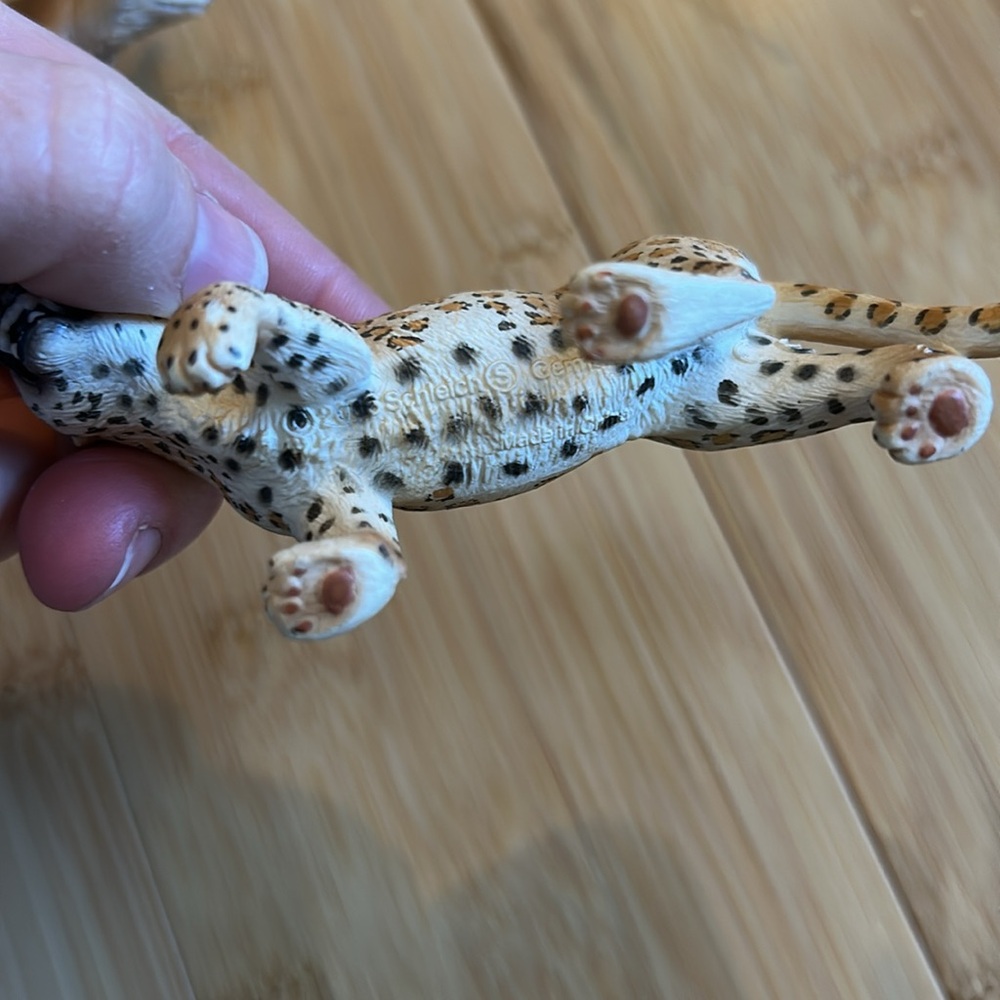 Set of Four Animal Figurines - Picture 5 of 5
